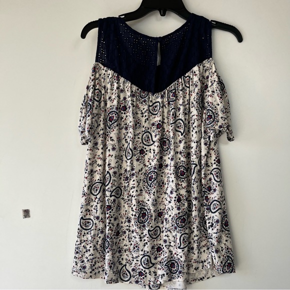 Torrid paisley print eyelet cold shoulder top - Picture 4 of 5